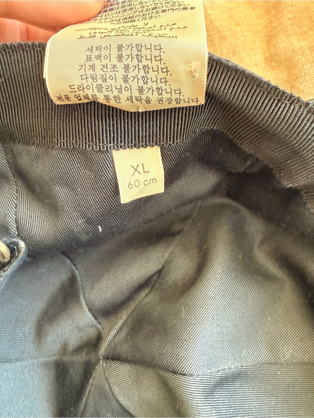 Gucci Black Cap with Signature Green-Red Web Stripe - Picture 10 of 12